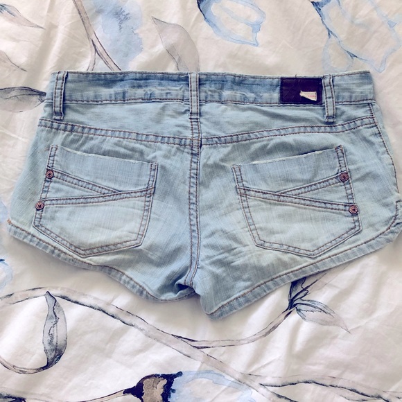 Billabong Low Rise Jean Shorts - Size 1 - Picture 2 of 5
